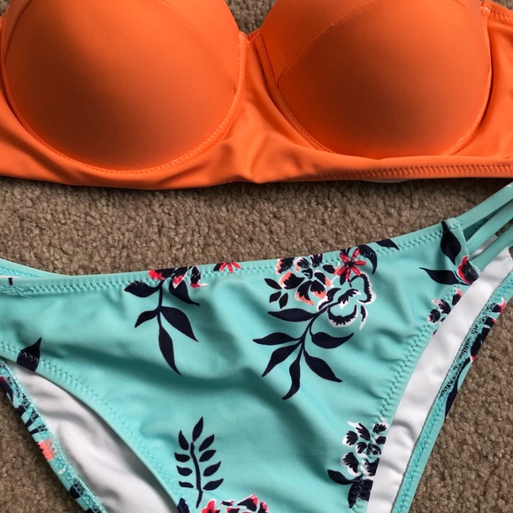 Brand new bikini by cupshe - Picture 3 of 3